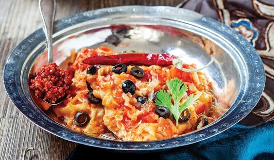 Harissa Soslu ve Siyah Zeytinli Balık : Tunus Mutfağı