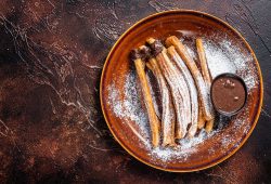 Churros: Tarçın ve Çikolatanın Büyülü Dansı