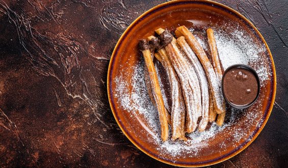 Churros: Tarçın ve Çikolatanın Büyülü Dansı